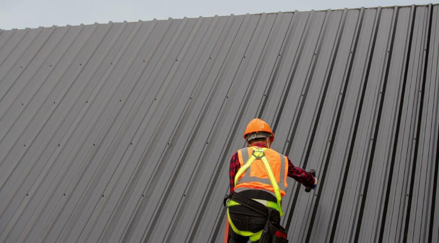 Professional gutter cleaning in Gallina, NM